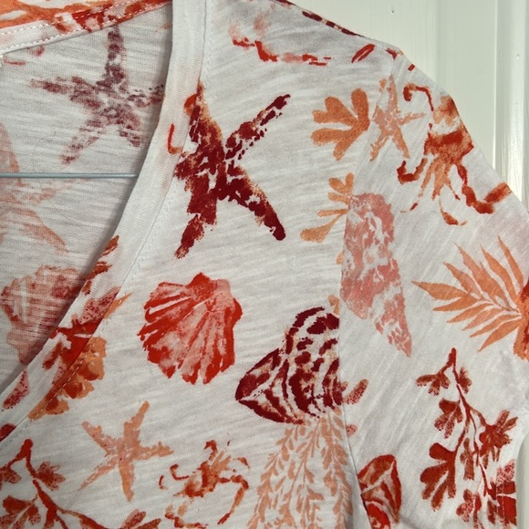 C&C California Red and Orange Seashell Print V-Neck T-Shirt Size 1X - Picture 3 of 5